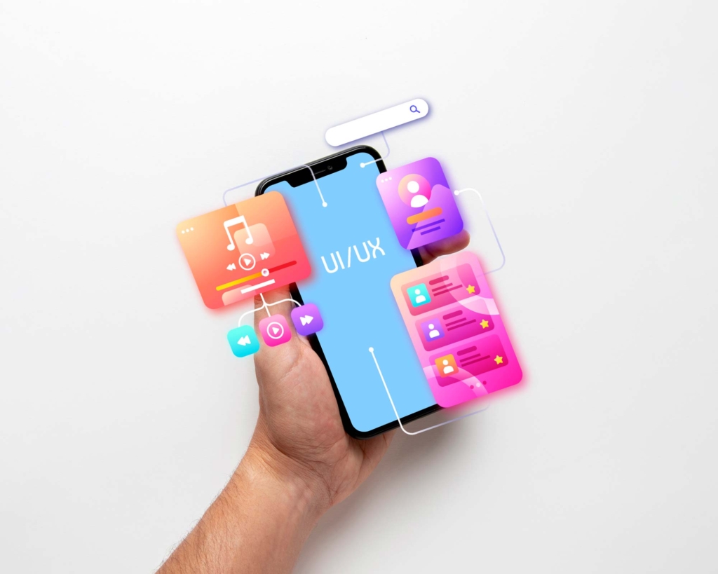 movil con representación del diseño UX/UI en la mano de una persona